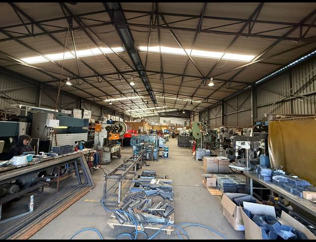 1,535M² WAREHOUSE TO LET IN SPARTAN